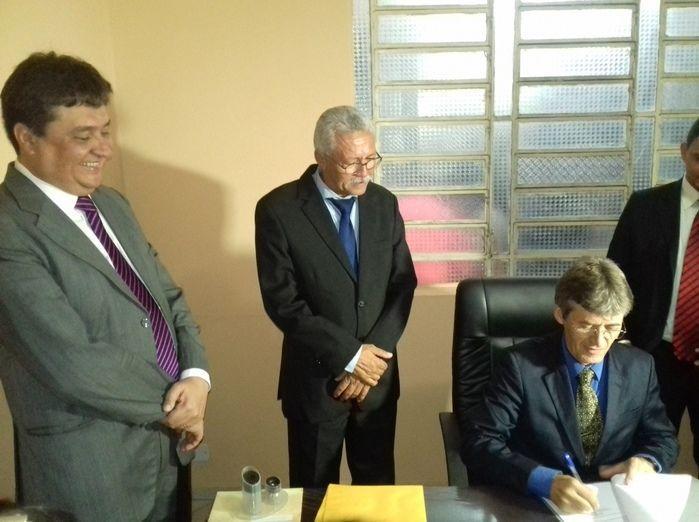 Prefeito Valmir Barbosa toma posse em Dom Expedito Lopes. - Imagem 40