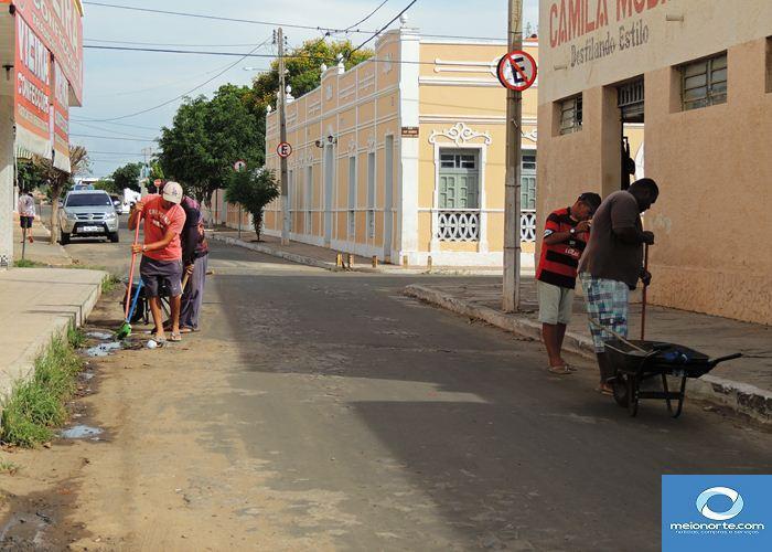 Trabalho emergencial na limpeza da cidade já teve início   - Imagem 1
