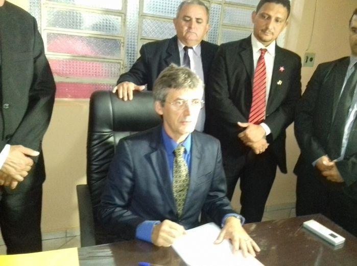 Prefeito Valmir Barbosa toma posse em Dom Expedito Lopes. - Imagem 41