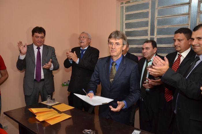 Prefeito Valmir Barbosa toma posse em Dom Expedito Lopes. - Imagem 66