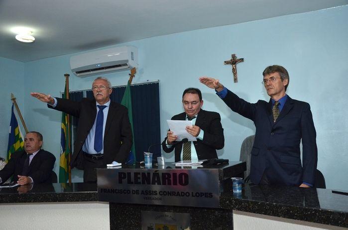 Prefeito Valmir Barbosa toma posse em Dom Expedito Lopes. - Imagem 7