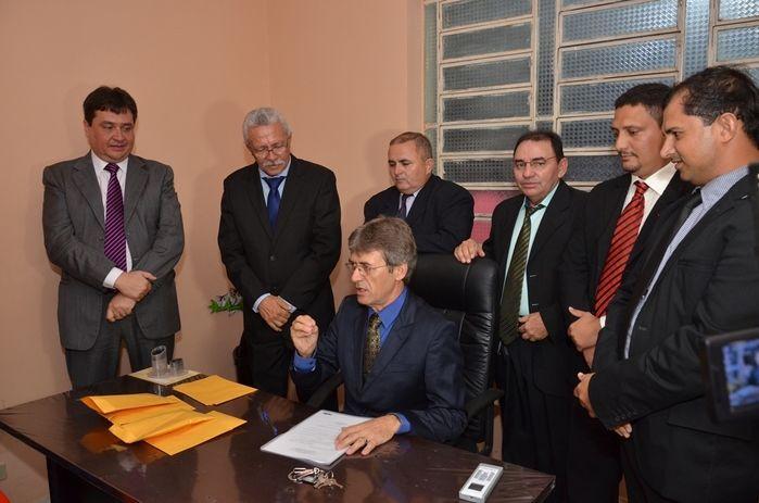 Prefeito Valmir Barbosa toma posse em Dom Expedito Lopes. - Imagem 65