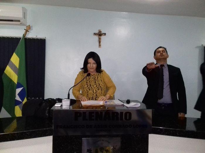 Prefeito Valmir Barbosa toma posse em Dom Expedito Lopes. - Imagem 1