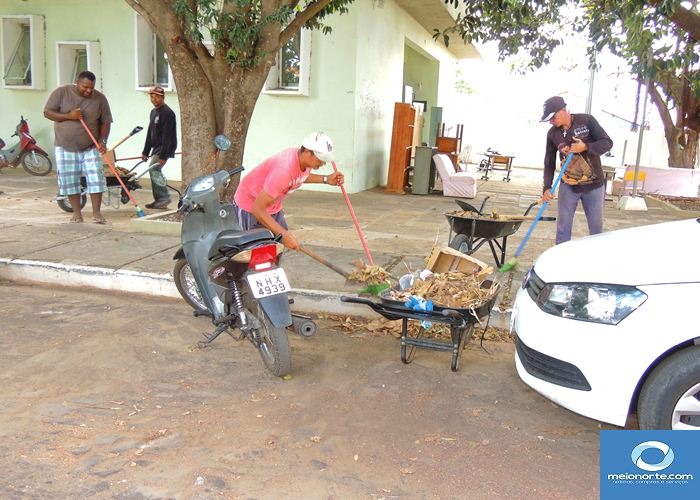 Trabalho emergencial na limpeza da cidade já teve início   - Imagem 8