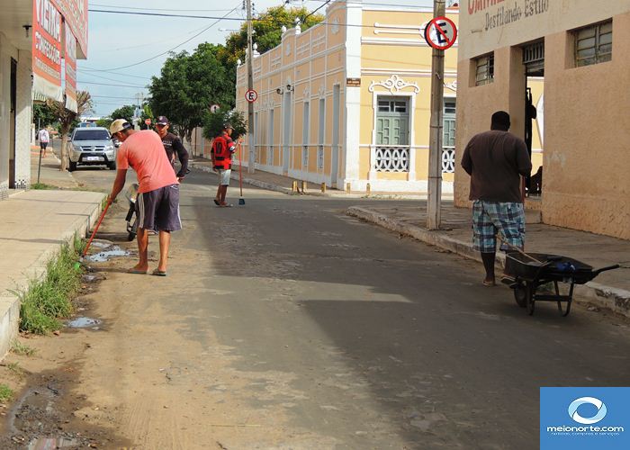 Trabalho emergencial na limpeza da cidade já teve início   - Imagem 2