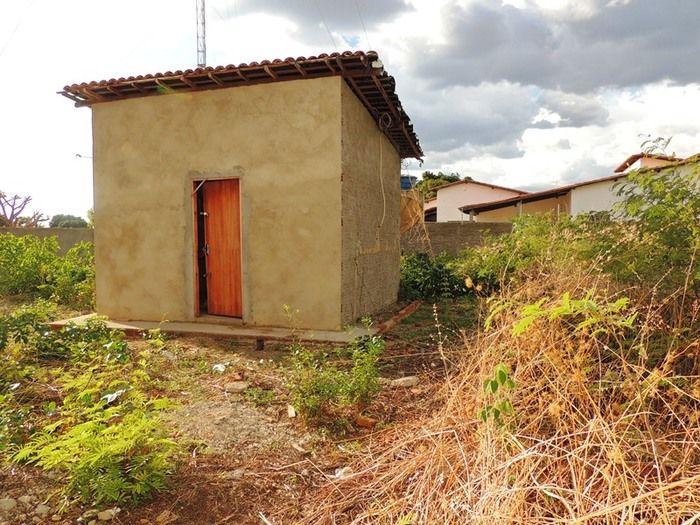 Vândalos arrebentam porta do local onde ficam equipamentos de Tvs - Imagem 14