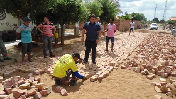 Prefeito Visita obras de calçamento e participa de reunião da saúde - Imagem 14