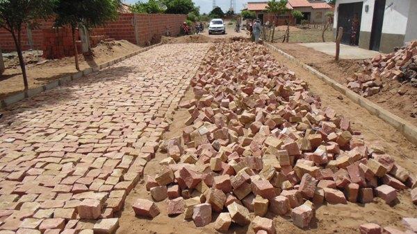 Prefeito Visita obras de calçamento e participa de reunião da saúde - Imagem 16