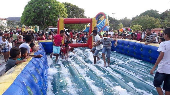 Crianças se divertiram com o futebol de salão