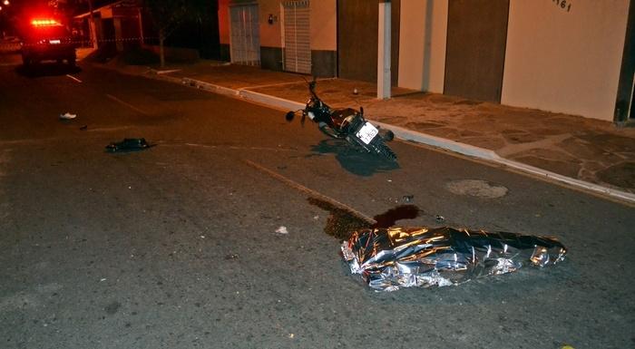 Motociclista sofreu uma forte pancada na cabeça.  (Crédito: Kairo Amaral)