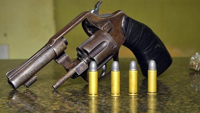 Revólver calibre 32 apreendido pela PM.  (Crédito: Kairo Amaral)