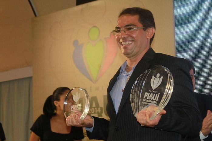 Professor Luciano Mourão vai ministrar aula de Biologia 