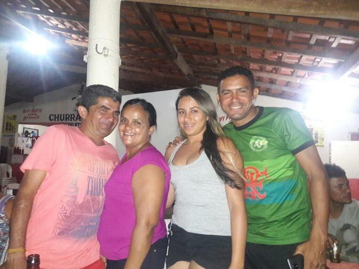 Paulo com sua Aguida (torcdora de carteirinha), Fan e namorada (Crédito: Aguida)