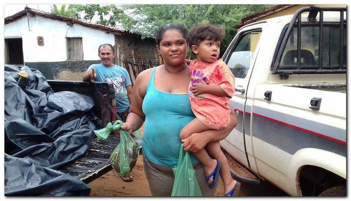 Famílias do Município de Inhuma recebem Cestas com Alimentos - Imagem 35