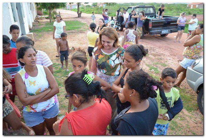 Famílias do Município de Inhuma recebem Cestas com Alimentos - Imagem 13