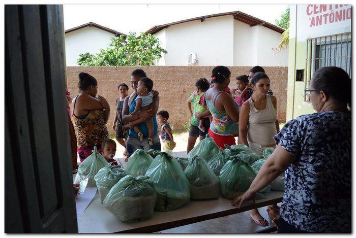 Famílias do Município de Inhuma recebem Cestas com Alimentos - Imagem 16