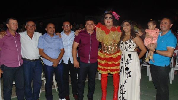 Público marca presença em show de humor em Santo Inácio - Imagem 15