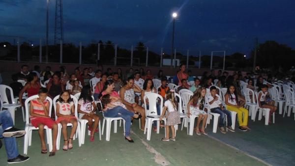 Público marca presença em show de humor em Santo Inácio - Imagem 3