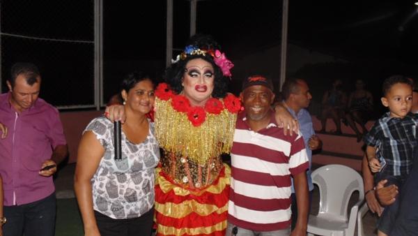Público marca presença em show de humor em Santo Inácio - Imagem 24