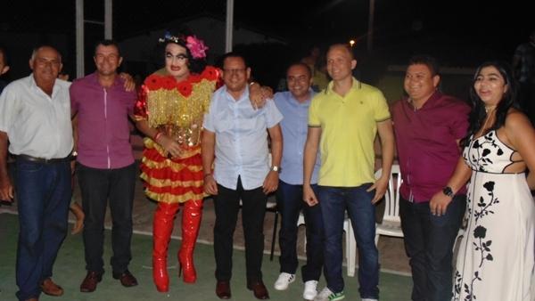 Público marca presença em show de humor em Santo Inácio - Imagem 19