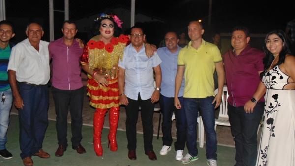 Público marca presença em show de humor em Santo Inácio - Imagem 20