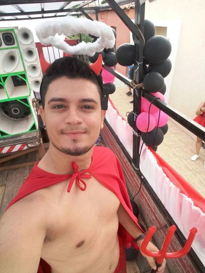 Fantasias, irreverência e criatividade marcam o Corso de DEL - Imagem 19