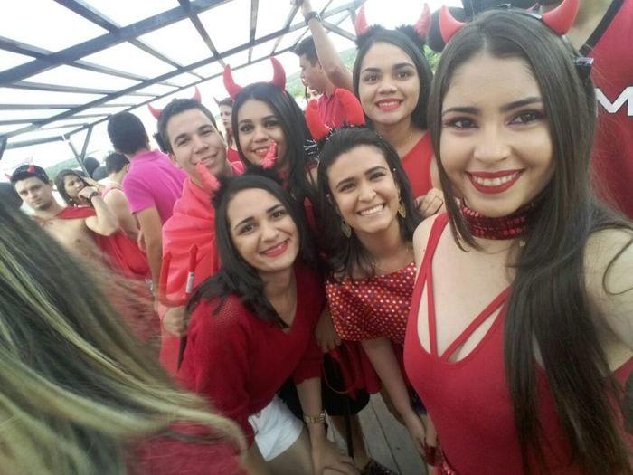 Fantasias, irreverência e criatividade marcam o Corso de DEL - Imagem 37