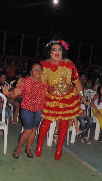 Público marca presença em show de humor em Santo Inácio - Imagem 12