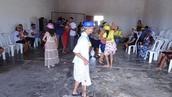 Matinê é realizada com idosos em  Santo Inácio   - Imagem 3