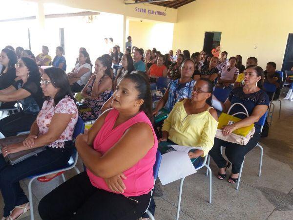 Semana pedagógica é realizada em Santo Inácio - Imagem 12