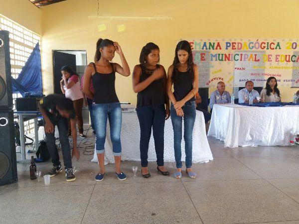 Semana pedagógica é realizada em Santo Inácio - Imagem 17