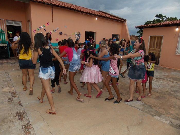 Jovens e crianças participam do tradicional carnaval do SCFV. - Imagem 13