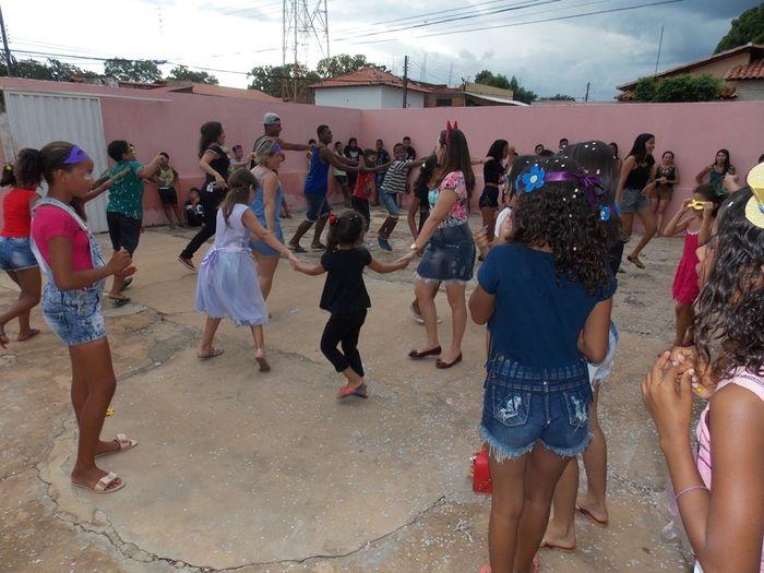 Jovens e crianças participam do tradicional carnaval do SCFV. - Imagem 14