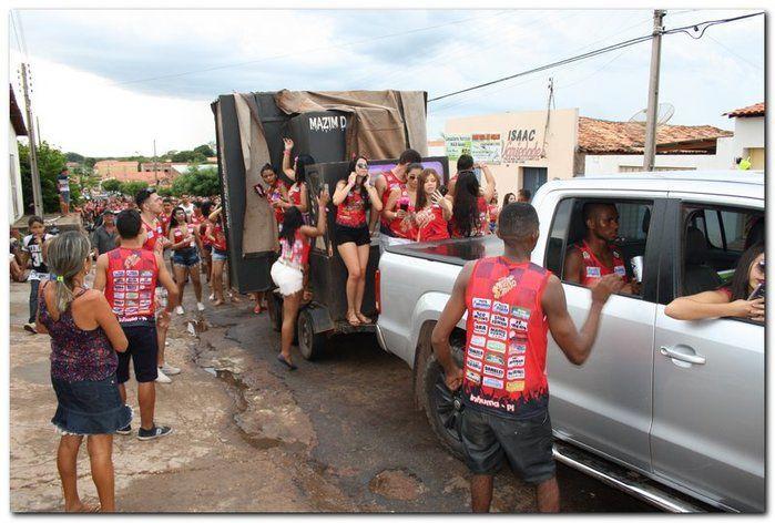 Desfile dos blocos em Inhuma fascinam por onde passam   - Imagem 32