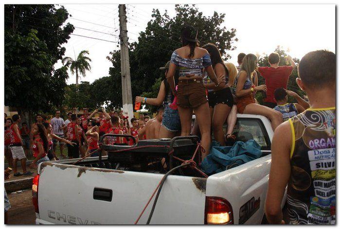 Desfile dos blocos em Inhuma fascinam por onde passam   - Imagem 13