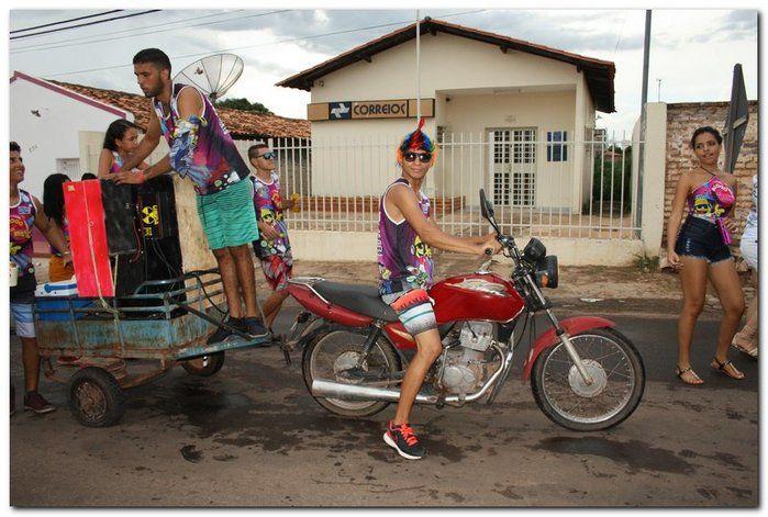 Desfile dos blocos em Inhuma fascinam por onde passam   - Imagem 55