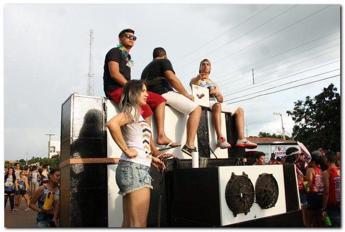 Desfile dos blocos em Inhuma fascinam por onde passam   - Imagem 12