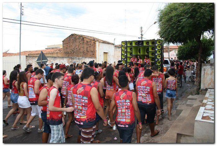 Desfile dos blocos em Inhuma fascinam por onde passam   - Imagem 45