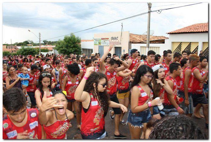 Desfile dos blocos em Inhuma fascinam por onde passam   - Imagem 35
