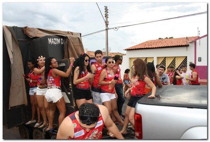 Desfile dos blocos em Inhuma fascinam por onde passam   - Imagem 33