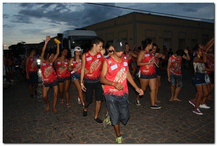 Desfile dos blocos em Inhuma fascinam por onde passam   - Imagem 82