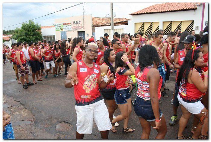 Desfile dos blocos em Inhuma fascinam por onde passam   - Imagem 38