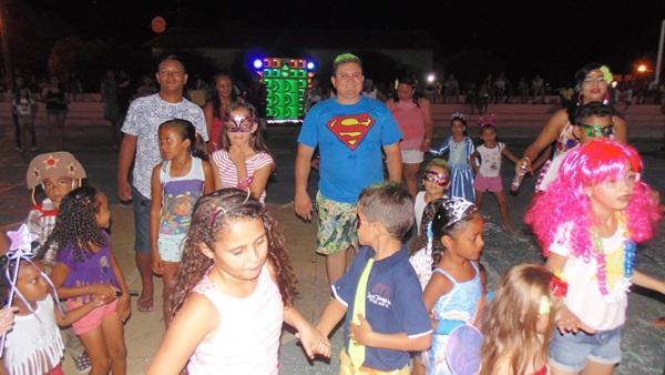 Crianças se divertem em matinê de Carnaval em Santo Inácio  - Imagem 22