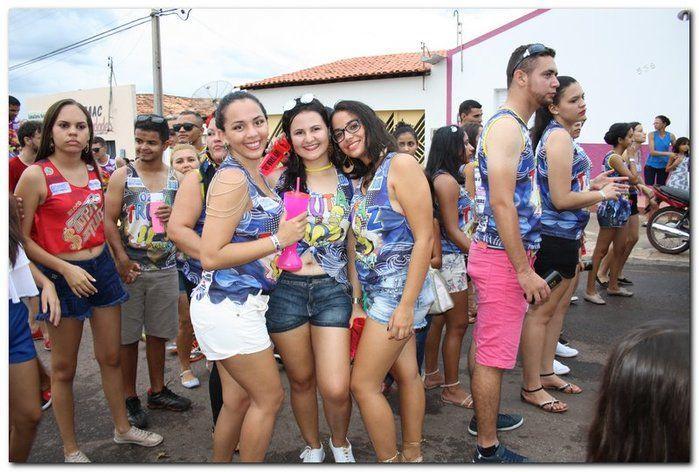 Desfile dos blocos em Inhuma fascinam por onde passam   - Imagem 52