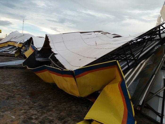 Posto de combustível tem estrutura destruída após ventanias em Del - Imagem 16