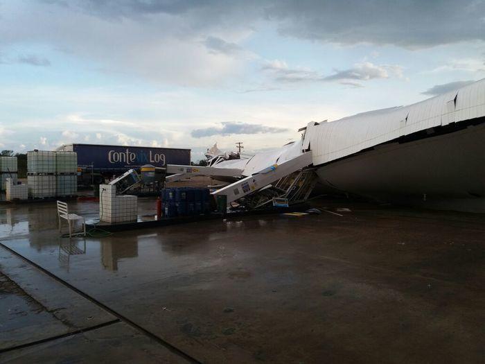 Posto de combustível tem estrutura destruída após ventanias em Del - Imagem 6