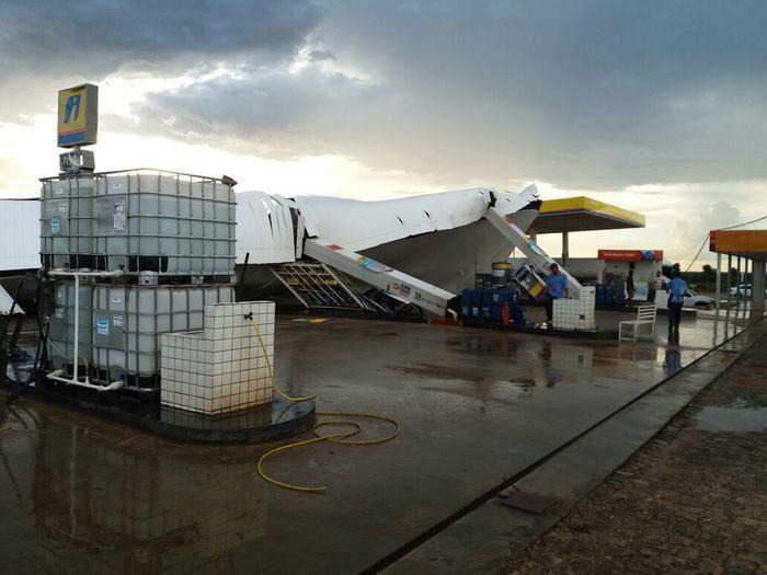 Posto de combustível tem estrutura destruída após ventanias em Del - Imagem 7