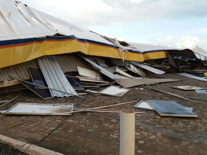 Posto de combustível tem estrutura destruída após ventanias em Del - Imagem 4