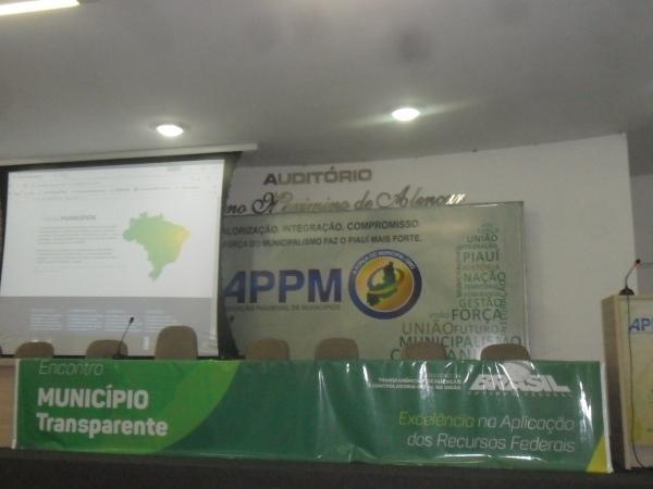 Prefeito e equipe participam de seminário sobre transparência  - Imagem 5