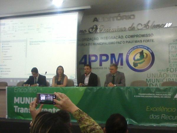 Prefeito e equipe participam de seminário sobre transparência - Imagem 2